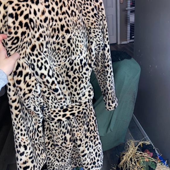 Victoria’s Secret Robe - Picture 4 of 5